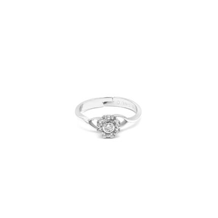 Timeless Shine – Classic Silver Engagement Ring 2025