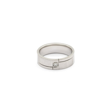 Unique men’s wedding rings